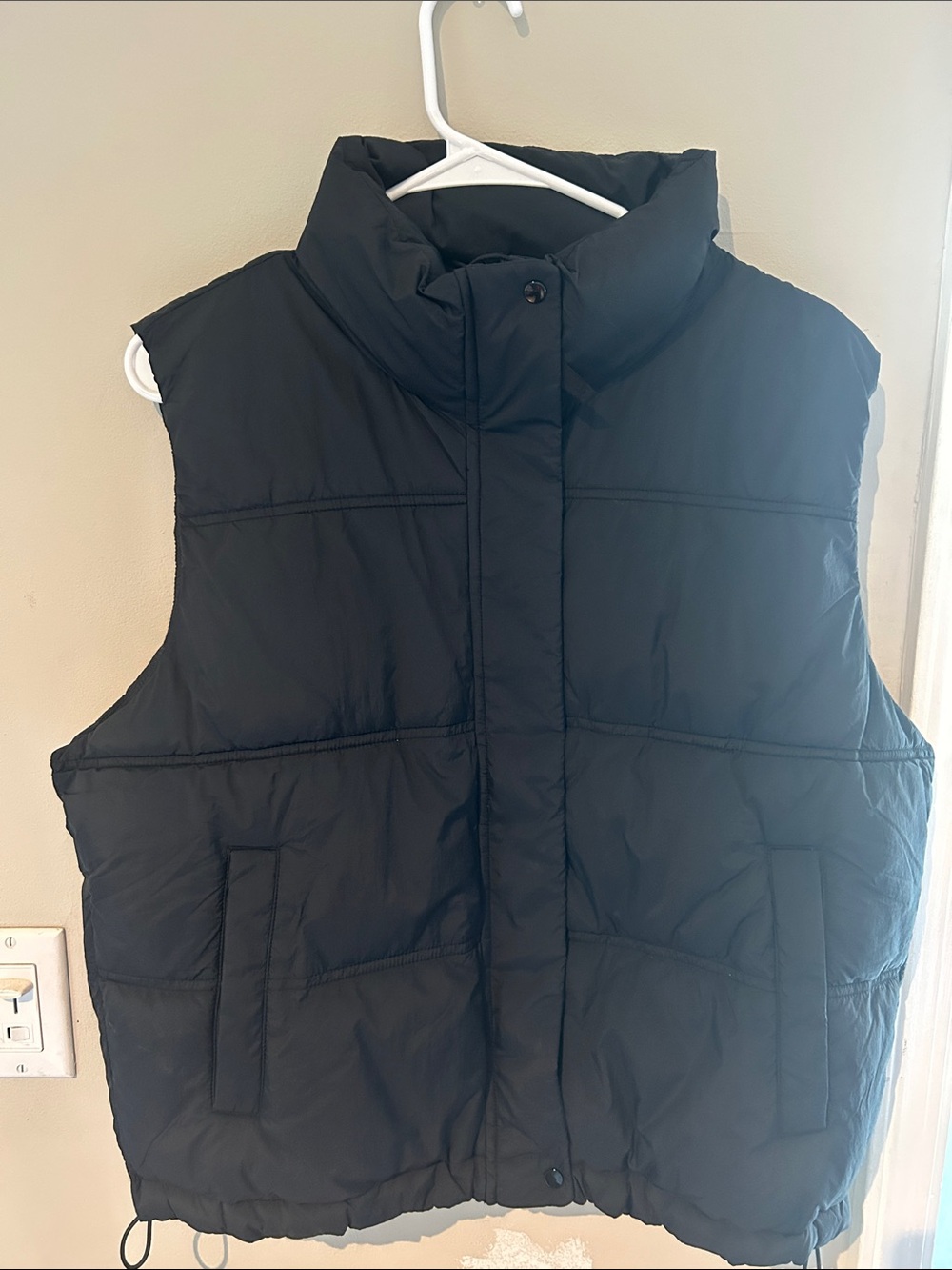 Women’s Old Navy Black Puffer Vest Jacket - Insulated Sleeveless Coat